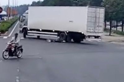 Tài xế xe tải ở TP.HCM gây tai nạn, kéo nạn nhân khỏi gầm xe