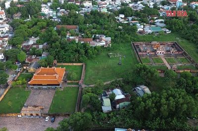 Người dân sống trong nhà xuống cấp chờ di dời khỏi di tích An Lăng