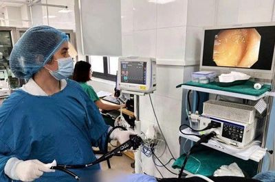 Phát hiện sán dây bò dài 70 cm khi nội soi đại trực tràng