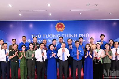 [Ảnh] Thủ tướng Lê Minh Hưng dự Chương trình Đối thoại với thanh niên