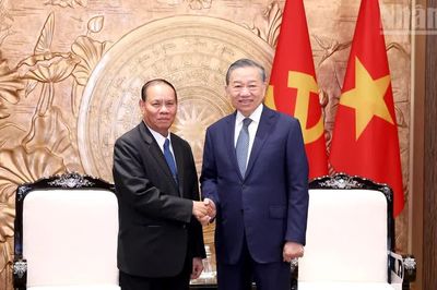 [Ảnh] Tổng Bí thư, Chủ tịch nước Tô Lâm tiếp Thường trực Ban Bí thư Trung ương Đảng Nhân dân Cách mạng Lào Vilay Lakhamphong