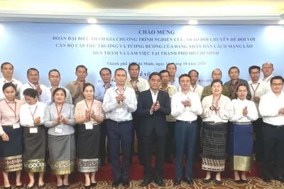 Chia sẻ kinh nghiệm công tác xây dựng Đảng và đào tạo cán bộ giữa TPHCM và Lào
