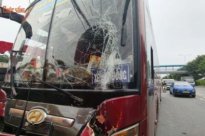 Hành khách xe giường nằm một phen hãi hùng vì TNGT liên hoàn