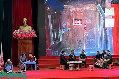 Bộ đội Biên phòng tỉnh Lào Cai tuyên truyền pháp luật, nâng cao kỹ năng số cho người dân vùng biên