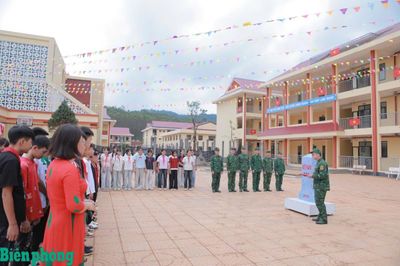 Gieo tình yêu biên giới từ những bài học đầu tiên