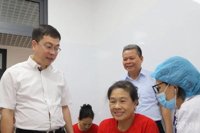 Sống khỏe tuổi già không thể chỉ trông vào... bệnh viện