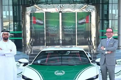 Siêu xe Lamborghini hybrid gia nhập đội xe cảnh sát Dubai