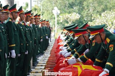 Giờ phút tiễn đưa 120 hài cốt liệt sĩ về nơi an nghỉ tại Cần Thơ