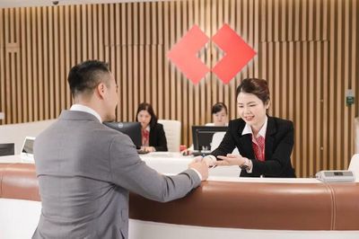 Thấy gì về thương vụ tăng vốn trăm nghìn tỷ của các ngân hàng?