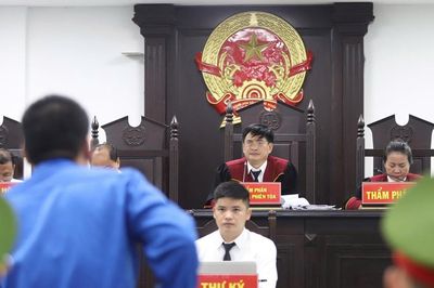 Chỉ vì lý trí... chọn cách đầu hàng