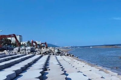 Thanh Hóa: Những tấm lát đầu tiên tại dự án kè biển 430 tỷ đồng