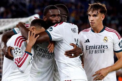 Ghi 3 bàn trong 7 phút, Real Madrid thắng ngược Roma khó tin