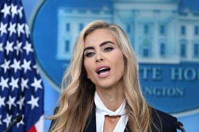 Thư ký báo chí mới của ông Trump gây xôn xao vì tuyên bố là luật sư