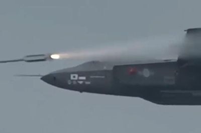Tiêm kích KF-21 Hàn Quốc từ 'vua không chiến' lột xác thành 'sát thủ' đa nhiệm