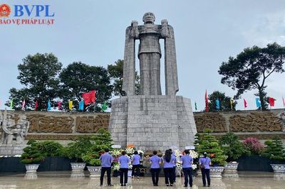 VKSND khu vực 2, TP Hồ Chí Minh dâng hương tưởng niệm 731 liệt sĩ