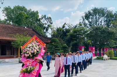 Ủy ban Kiểm tra Tỉnh ủy dâng hương tưởng niệm Chủ tịch Hồ Chí Minh nhân kỷ niệm 78 năm Ngày thành lập ngành Kiểm tra Đảng