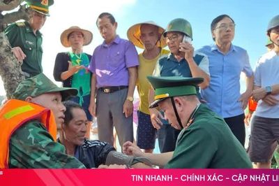 Ngư dân Hà Tĩnh được cứu sống sau 2 ngày trôi dạt trên biển