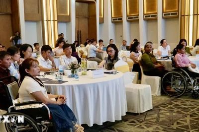 Hỗ trợ trực tiếp và phát triển sinh kế cho người khuyết tật