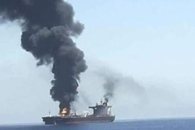 Eo biển Hormuz nóng trở lại: Iran tăng cường tấn công, dòng chảy dầu mỏ lao dốc