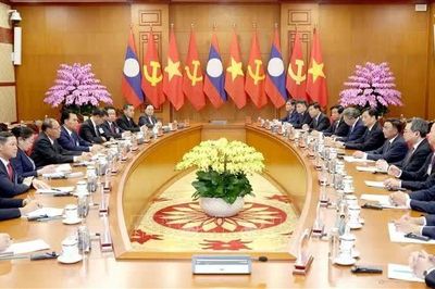 Thường trực Ban Bí thư Trần Cẩm Tú hội đàm với Thường trực Ban Bí thư Lào
