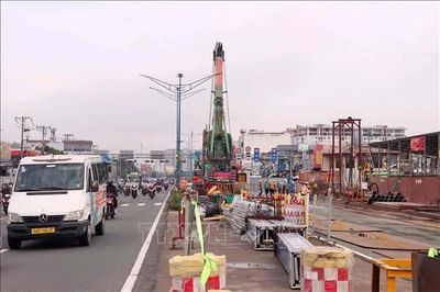 Bố trí 'làn đường linh hoạt', giảm ùn ứ khi thi công metro Bến Thành - Tham Lương
