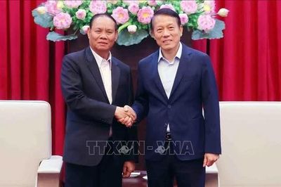 Bộ trưởng Lương Tam Quang tiếp Thường trực Ban Bí thư Lào