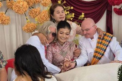 Nữ ca sĩ cưới cùng lúc 2 người đàn ông: Cả 3 nói gì về cảm xúc khi muốn gần nhau?