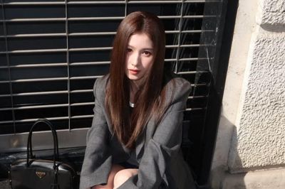 Sana (TWICE) gây chú ý với loạt ảnh quấn khăn tắm, nhan sắc khiến khán giả xuýt xoa