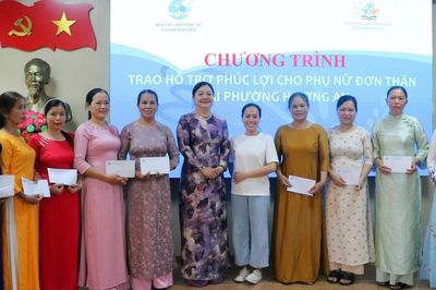 Huế: Trao sinh kế tiếp sức cho phụ nữ đơn thân