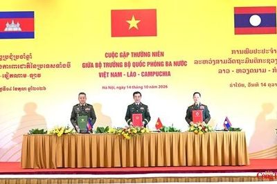 Ba Bộ trưởng Quốc phòng Việt Nam - Lào - Campuchia gặp thường niên