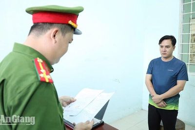 Tạm giam giám đốc phòng giao dịch lừa đảo chiếm đoạt tài sản