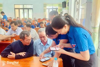 Ðôn đốc hoàn thành chương trình Bình dân học vụ số
