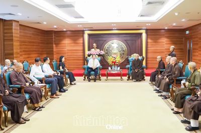Phó Bí thư Thường trực Tỉnh ủy Hồ Xuân Trường tiếp đoàn Ban Trị sự Giáo hội Phật giáo Việt Nam tỉnh