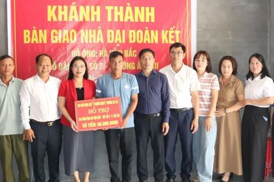 Phường Âu Lâu: Trao hỗ trợ 62 gia đình, cá nhân có hoàn cảnh khó khăn