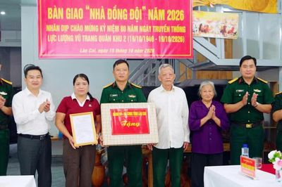 Bộ CHQS tỉnh Lào Cai bàn giao “Nhà đồng đội” cho gia đình quân nhân có hoàn cảnh khó khăn