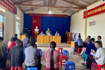 Xã Sín Chéng làm việc với các hộ dân có đất liên quan đến giải phóng mặt bằng