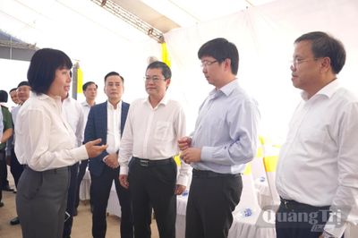 Đồng chí Chủ tịch UBND tỉnh kiểm tra các điều kiện tổ chức chuyến bay kỹ thuật
