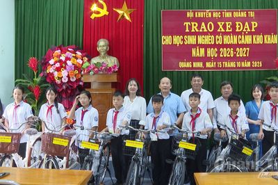 Quảng Ninh: Trao xe đạp cho học sinh hoàn cảnh đặc biệt khó khăn