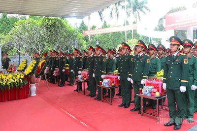 [CẬP NHẬT] - Tuyên Quang tổ chức Lễ viếng, truy điệu và an táng hài cốt liệt sĩ