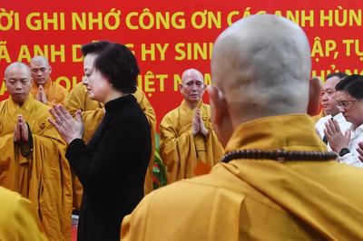 Những khoảnh khắc thiêng liêng và xúc động đưa tiễn hài cốt các liệt sĩ quy tập ở Công viên Lê Thị Riêng