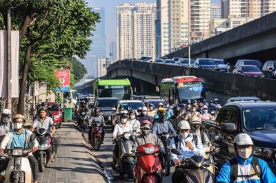 Hà Nội tập trung gỡ hai điểm nghẽn lớn: Ùn tắc giao thông và úng ngập