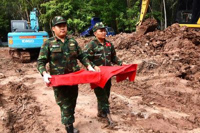Sau lễ an táng 731 liệt sĩ, tìm thấy thêm 8 hài cốt tại Công viên Lê Thị Riêng