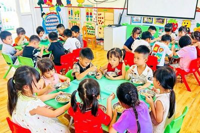 Phú Thọ: Xã Xuân Lãng nâng cao chất lượng bữa ăn bán trú cho học sinh