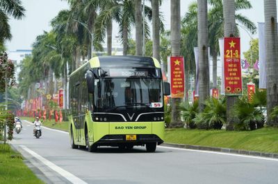 Hà Nội tăng tốc xe buýt điện: Tính hiệu quả từ chi phí vận hành đến lợi ích môi trường