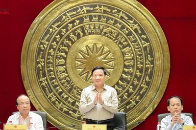 Phó Chủ tịch Quốc hội Nguyễn Khắc Định chủ trì cuộc họp về công tác lập pháp các tháng cuối năm 2026