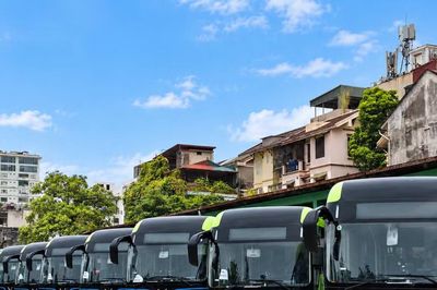 Hà Nội tiếp tục đưa hàng loạt xe buýt điện vào hoạt động