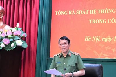 Tổng rà soát hệ thống văn bản quy phạm pháp luật là nhiệm vụ quan trọng đặc biệt