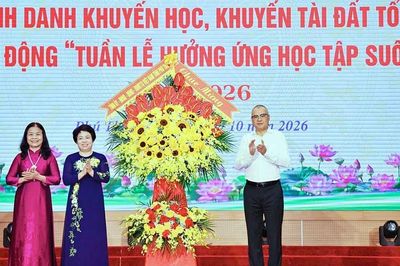 Phú Thọ vinh danh 'Khuyến học, khuyến tài Đất Tổ' phát động Tuần lễ Học tập suốt đời