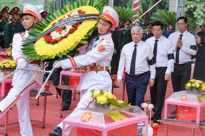 Trang nghiêm lễ an táng 93 hài cốt liệt sĩ ở Nghĩa trang Vị Xuyên