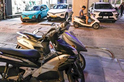 Phí gửi ô tô ở trung tâm Hà Nội thay đổi ra sao theo bảng giá mới?
